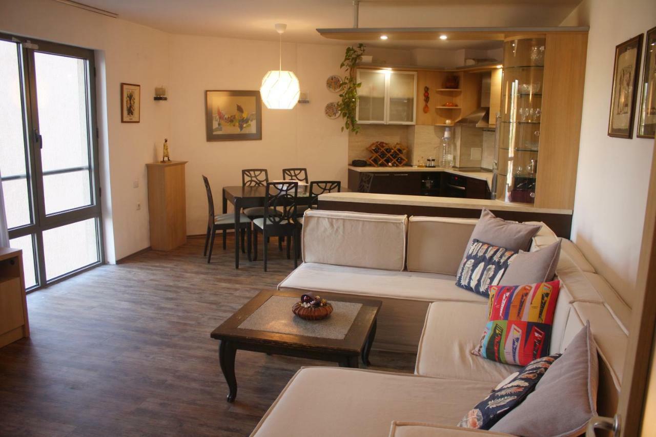 Central Square Apartment พลอฟดิฟ ภายนอก รูปภาพ