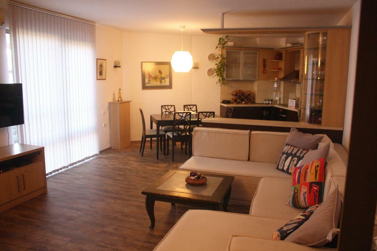 Central Square Apartment พลอฟดิฟ ภายนอก รูปภาพ